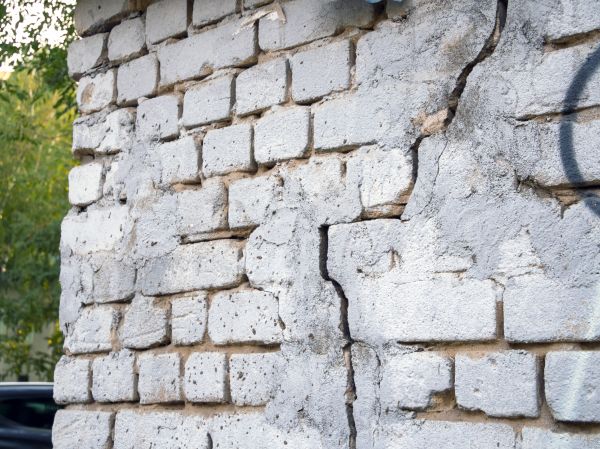 Cracked Brick Wall Repair Service