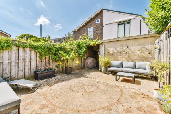 Courtyard Wall Repair Service